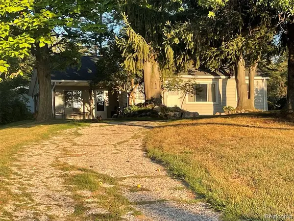 855 N Van Dyke, Imlay City, MI 48444