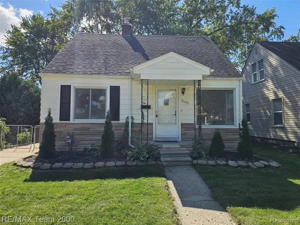21237 Carlysle, Dearborn, MI 48124