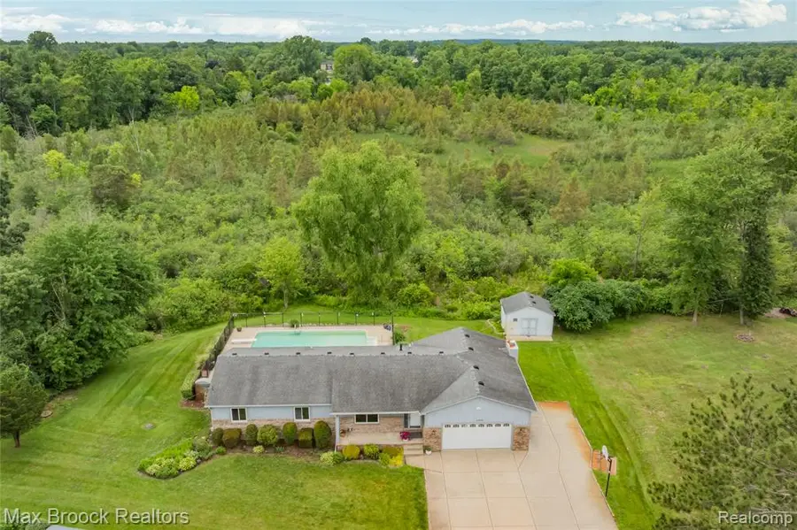 2000 Matthew, Commerce Township, MI 48390 - #3