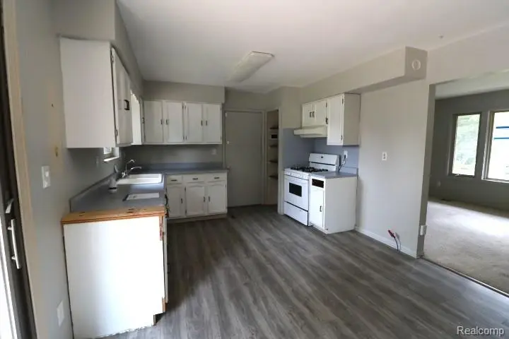 1440 E Sawdust Corners, Lapeer, MI 48446 - #3