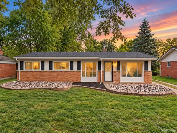 8961 Clinton River, Sterling Heights, MI 48314