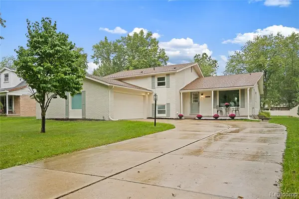 8240 Hampton, Grosse Ile, MI 48138