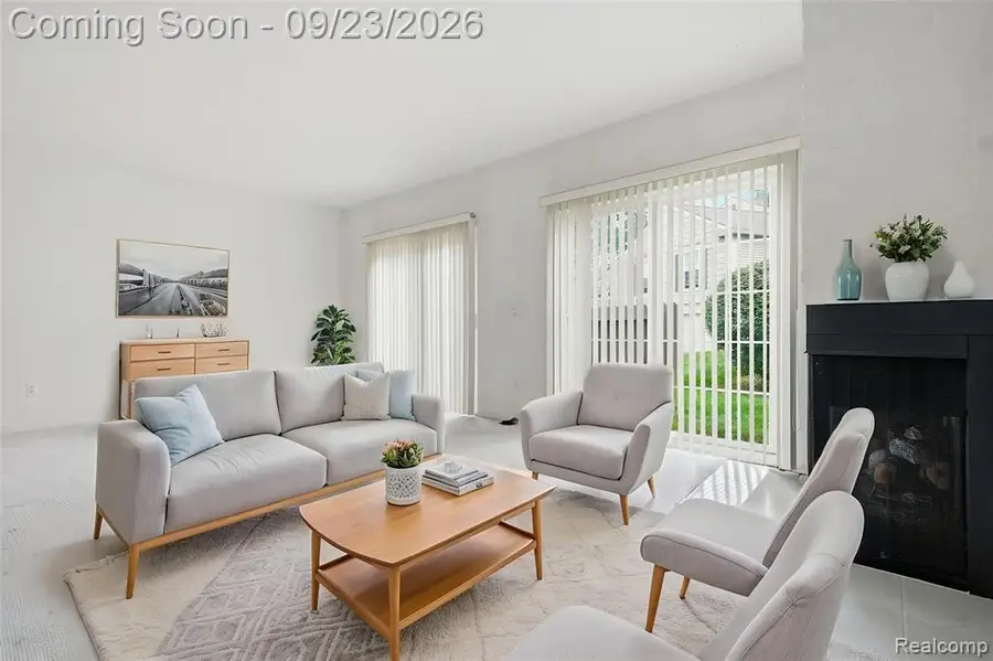 1204 Kings Cove, Rochester Hills, MI 48306 - #2