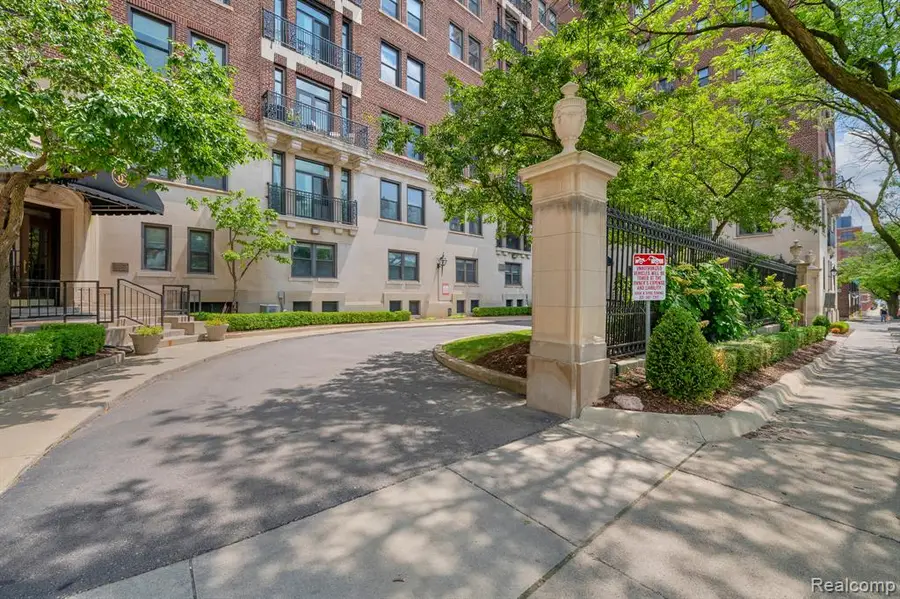 2900 Jefferson #A602, Detroit, MI 48207 - #2