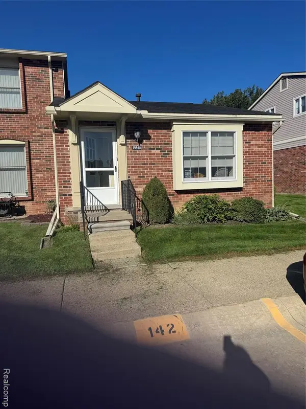 19918 Great Oaks Circle #136, Clinton Township, MI 48036