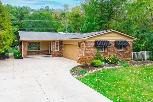 25645 Meridian, Grosse Ile, MI 48138