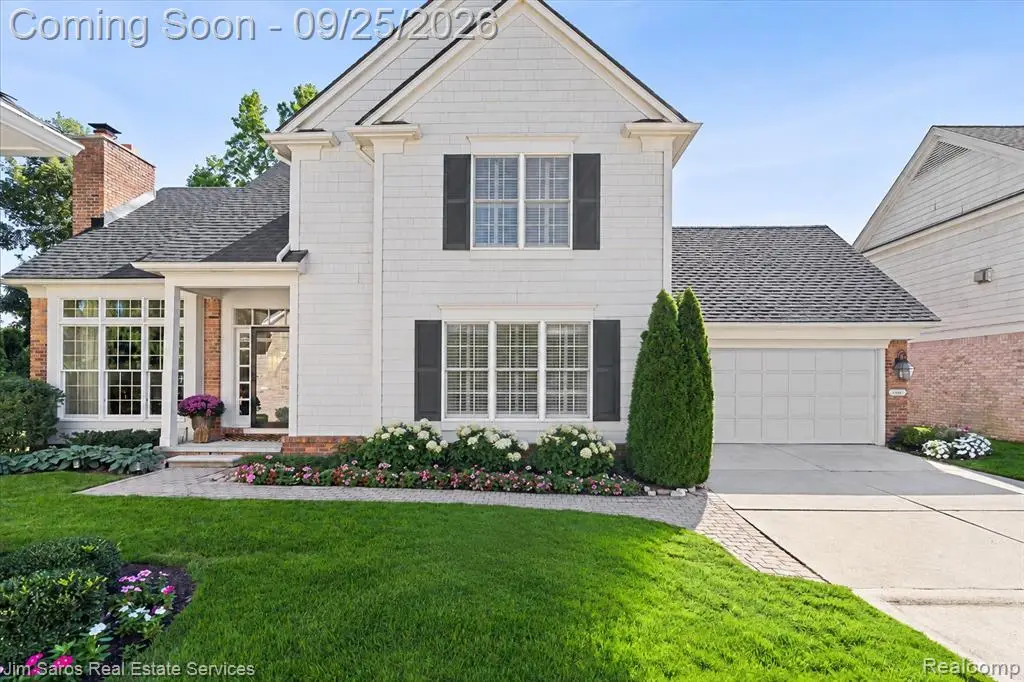 936 Lochmoor, Grosse Pointe Woods, MI 48236 - #1