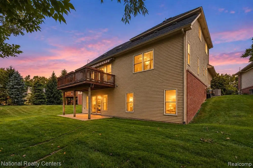 5590 River Park, Waterford, MI 48327 - #1