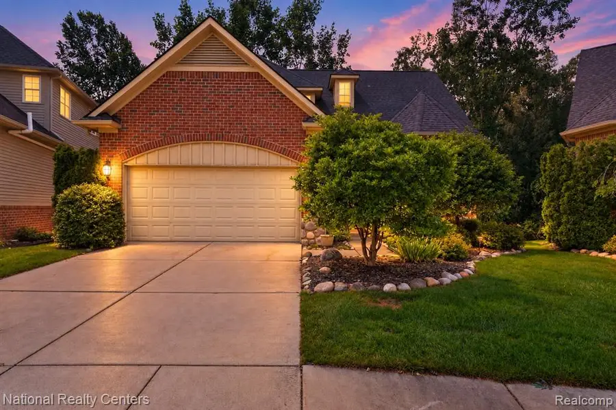 5590 River Park, Waterford, MI 48327 - #2