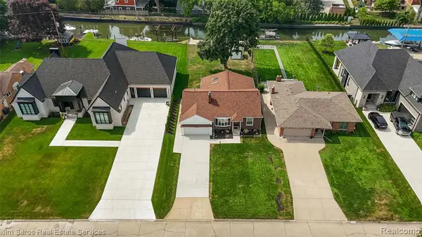 22510 Ardmore Park, Saint Clair Shores, MI 48081