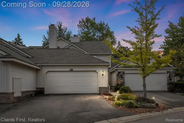 7589 Danbury, West Bloomfield, MI 48322
