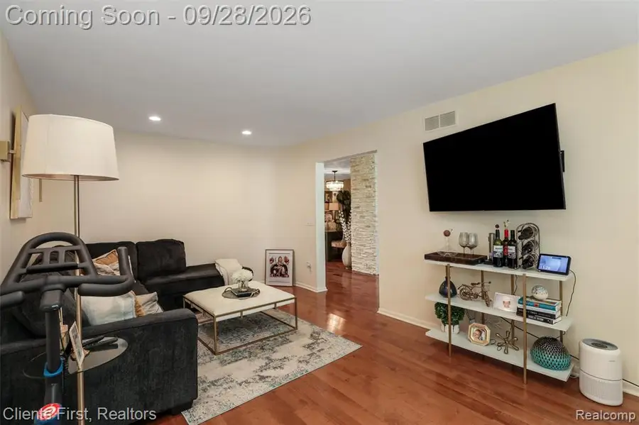 7589 Danbury, West Bloomfield, MI 48322 - #3