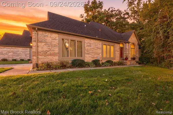 24585 Edgewood, Novi, MI 48374