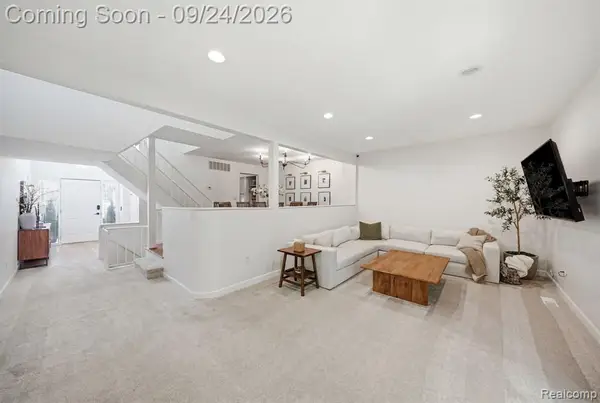 7306 Balsam, West Bloomfield, MI 48322