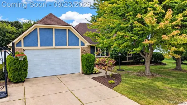 330 Harbour Pointe, Belleville, MI 48111