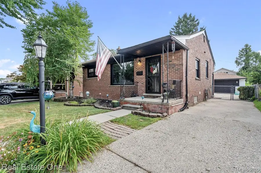 9381 Fox, Allen Park, MI 48101 - #2