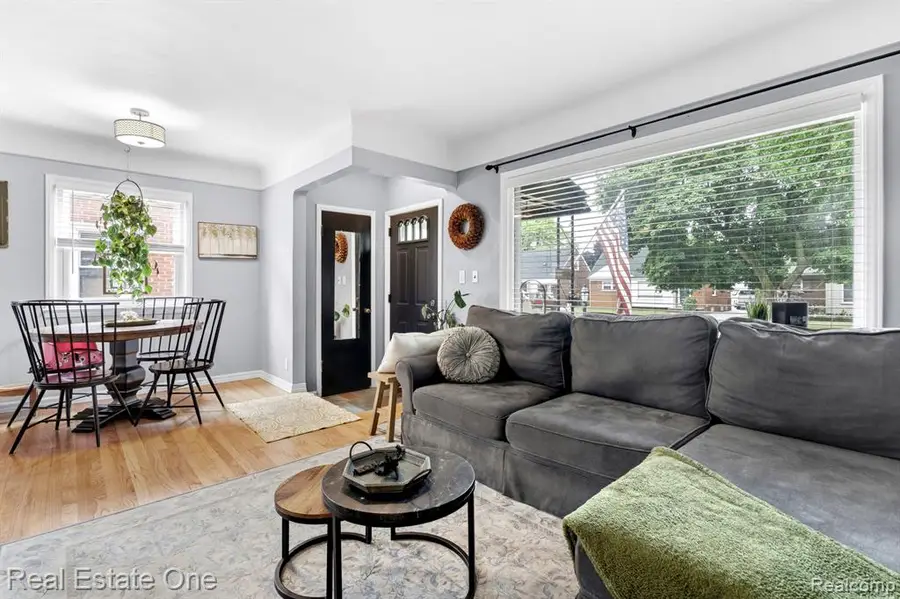9381 Fox, Allen Park, MI 48101 - #3