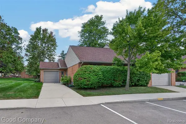 3865 Old Creek, Troy, MI 48084