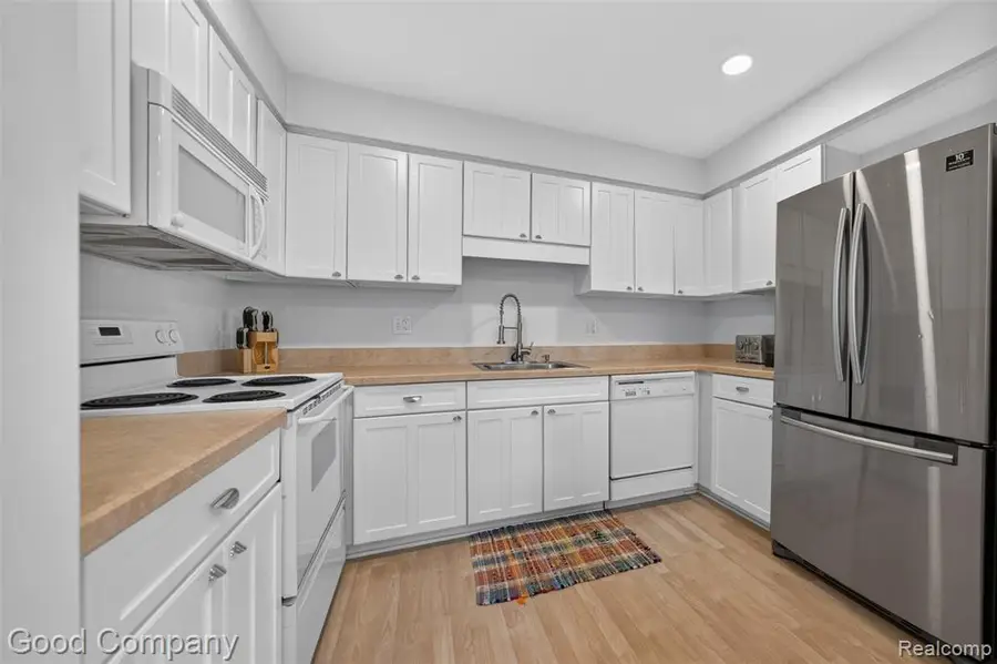 3865 Old Creek, Troy, MI 48084 - #2