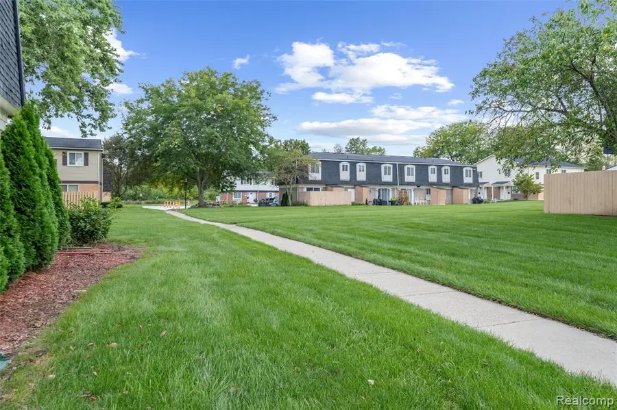 41166 N Woodbury Green, Van Buren, MI 48111 - #2