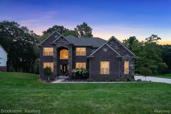 1731 Algonquian, Lake Orion, MI 48362