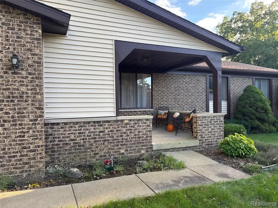 9351 Park Pl, Swartz Creek, MI 48473 - #3