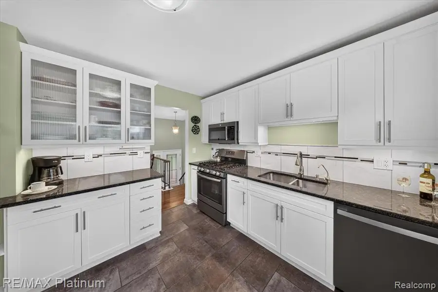 24300 Springbrook, Farmington Hills, MI 48336 - #2