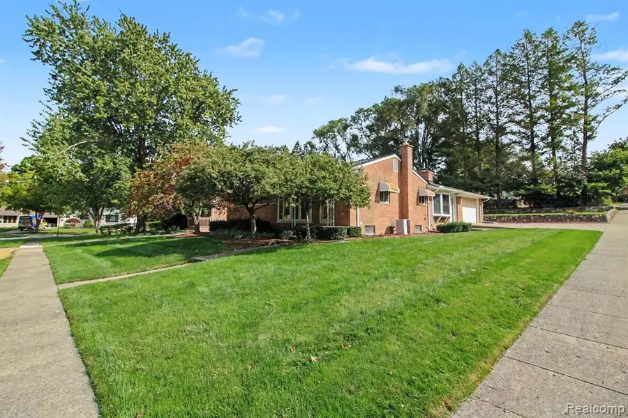 1085 Queen, Milford, MI 48381 - #3
