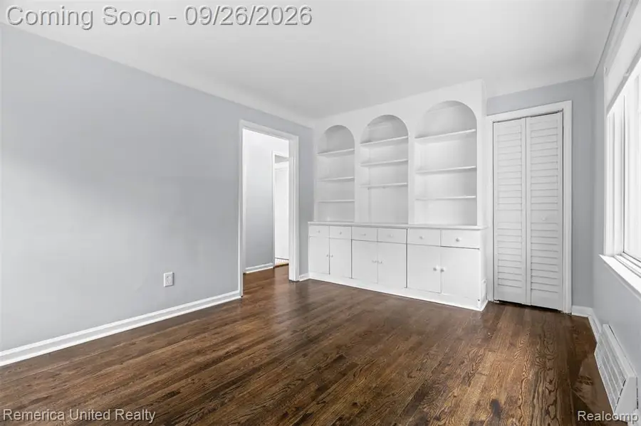 9587 Cardwell, Livonia, MI 48150 - #3