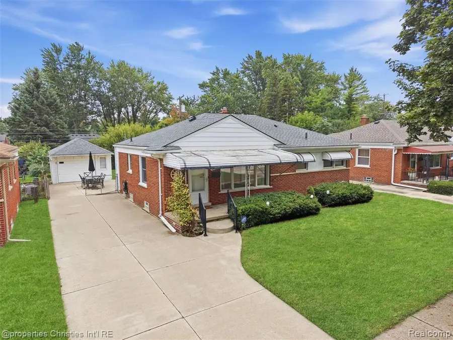 33045 W Chicago, Livonia, MI 48150 - #2