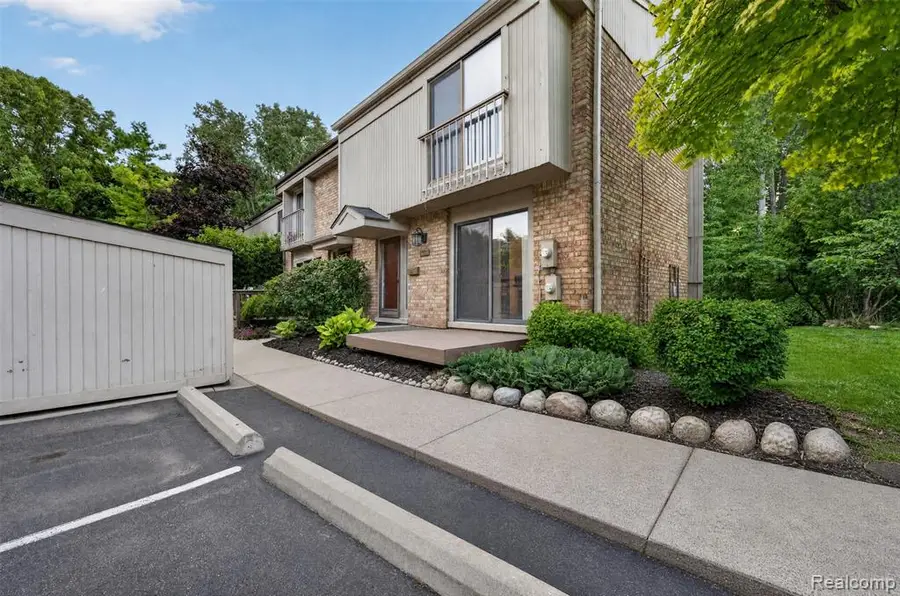 1439 Oakbrook, Rochester Hills, MI 48307 - #2