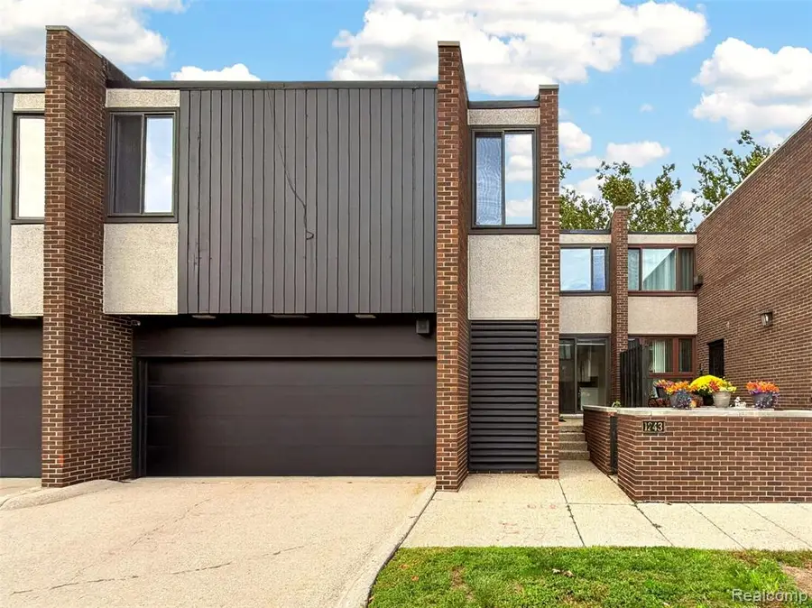 1243 Navarre, Detroit, MI 48207 - #3