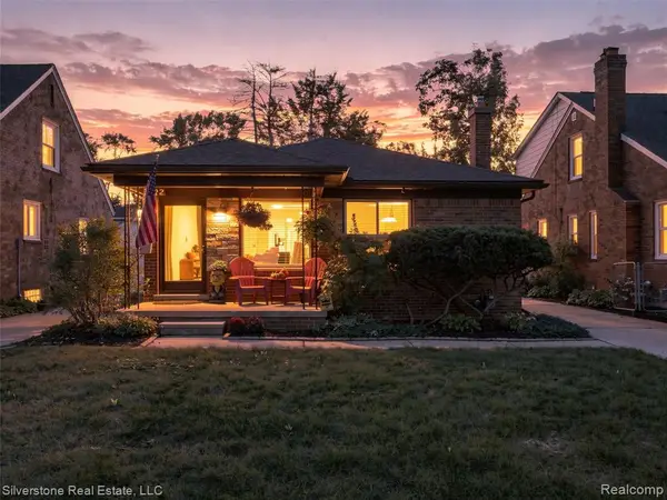 2142 Hawthorne, Grosse Pointe Woods, MI 48236