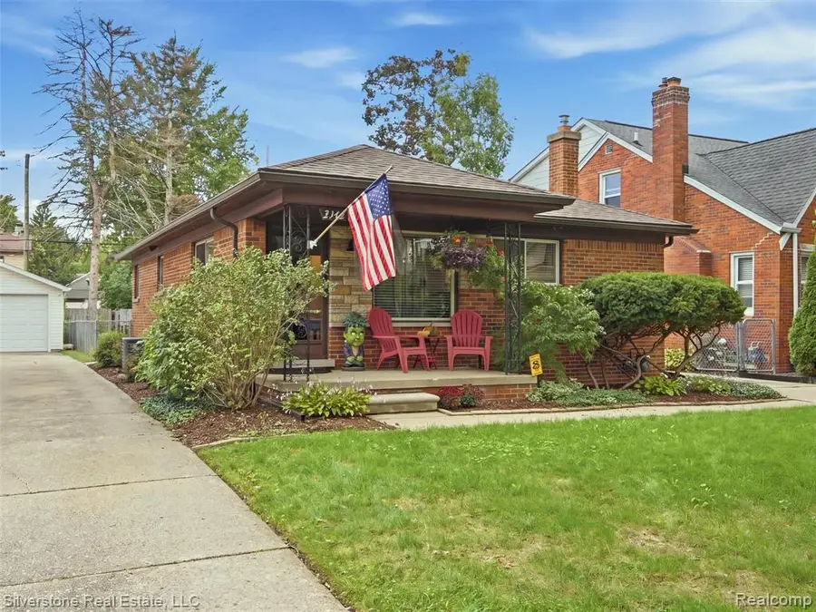 2142 Hawthorne, Grosse Pointe Woods, MI 48236 - #3