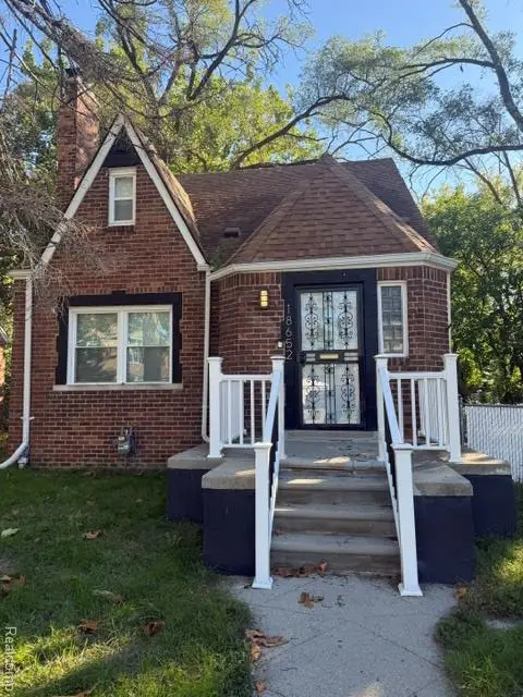 18652 Lindsay, Detroit, MI 48235