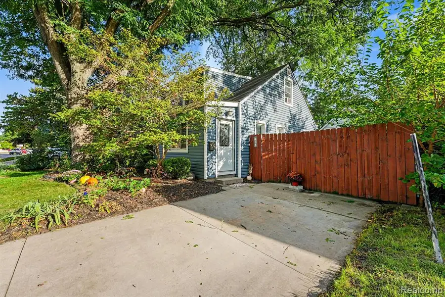 51 W Harry, Hazel Park, MI 48030 - #2