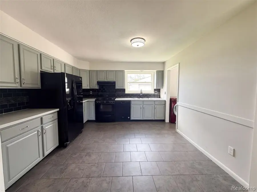 10820 Jackson, Van Buren, MI 48111 - #2