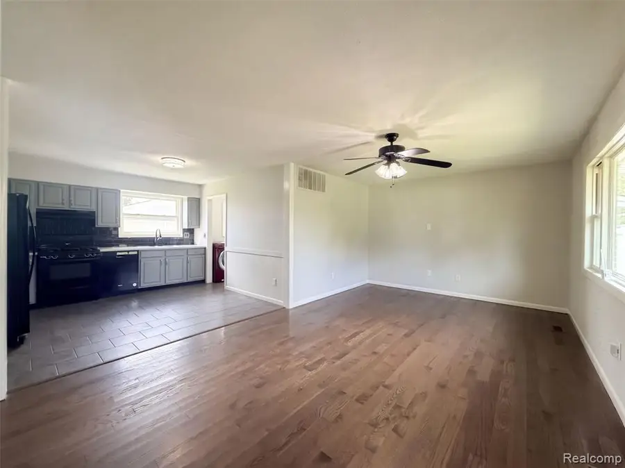 10820 Jackson, Van Buren, MI 48111 - #3