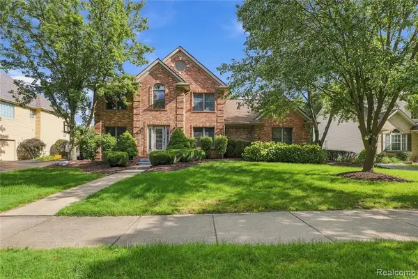 5681 Woodfield, Grand Blanc, MI 48439