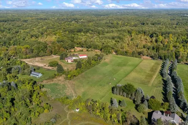 4767 Lake George Road, Oxford, MI 48370