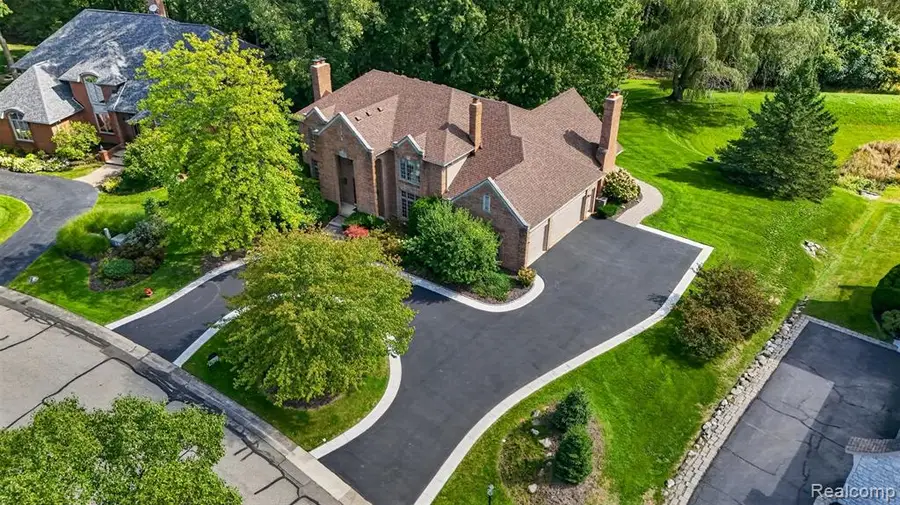3653 Cedar Brook, Rochester Hills, MI 48309 - #2
