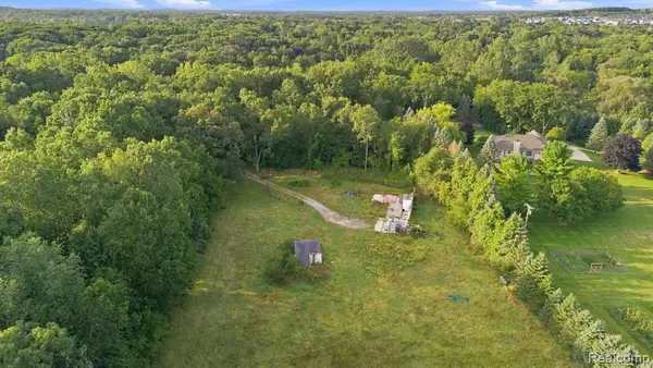 700 W Maple, Milford, MI 48381