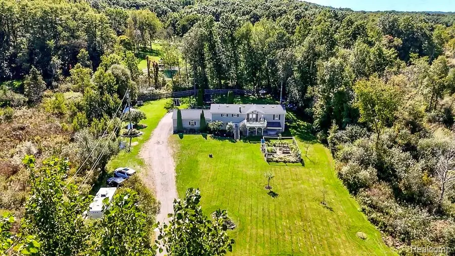 715 W Glass, Ortonville, MI 48462 - #3