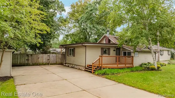 8643 Hibbing, Commerce Twp, MI 48382
