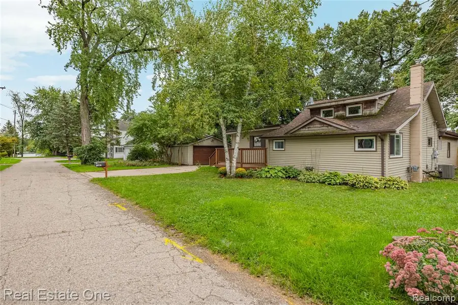 8643 Hibbing, Commerce Township, MI 48382 - #2