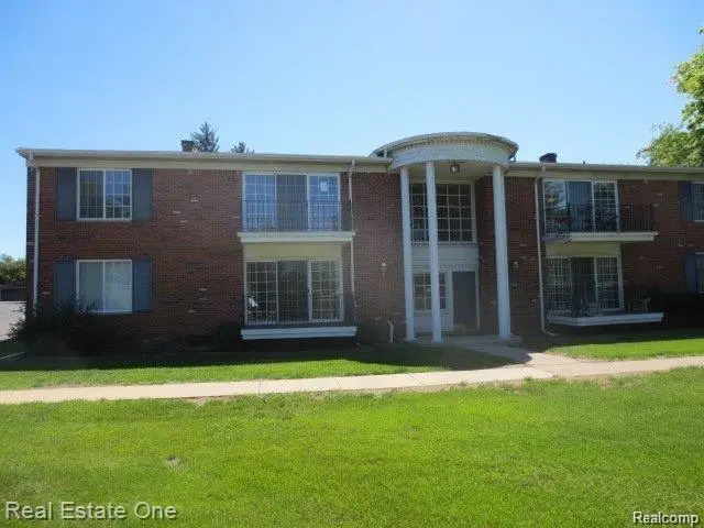 430 N Fox Hills, Bloomfield Hills, MI 48304 - #3