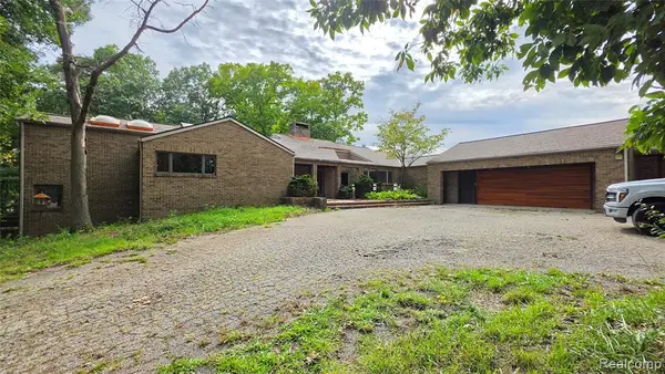 2551 Patterson Lake, Pinckney, MI 48169