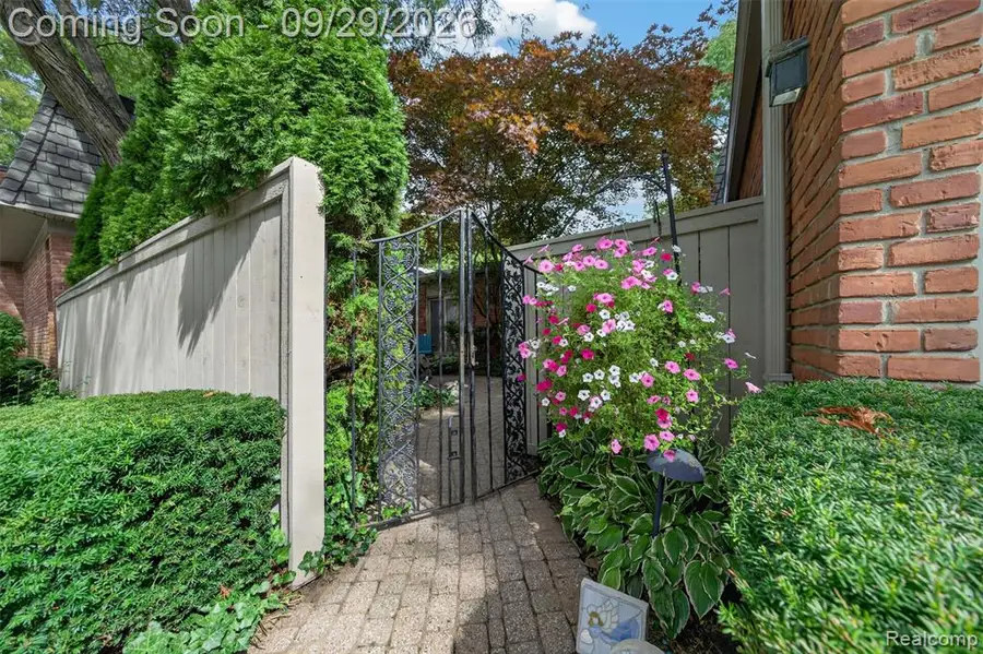 1043 Stratford, Bloomfield Hills, MI 48304 - #2
