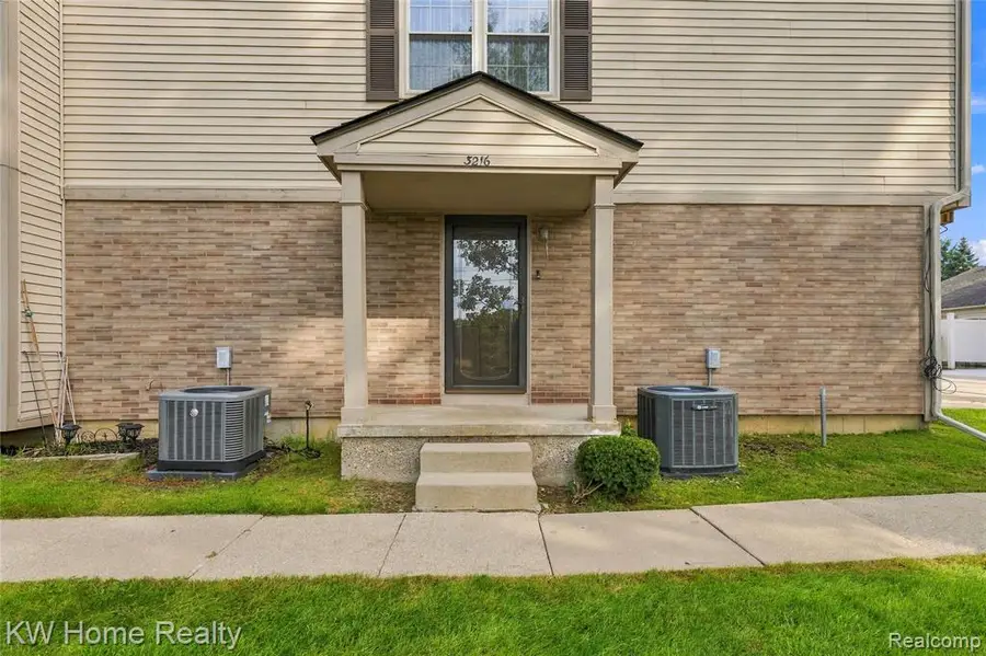 3216 High Pointe Ridge, Lake Orion, MI 48359 - #3