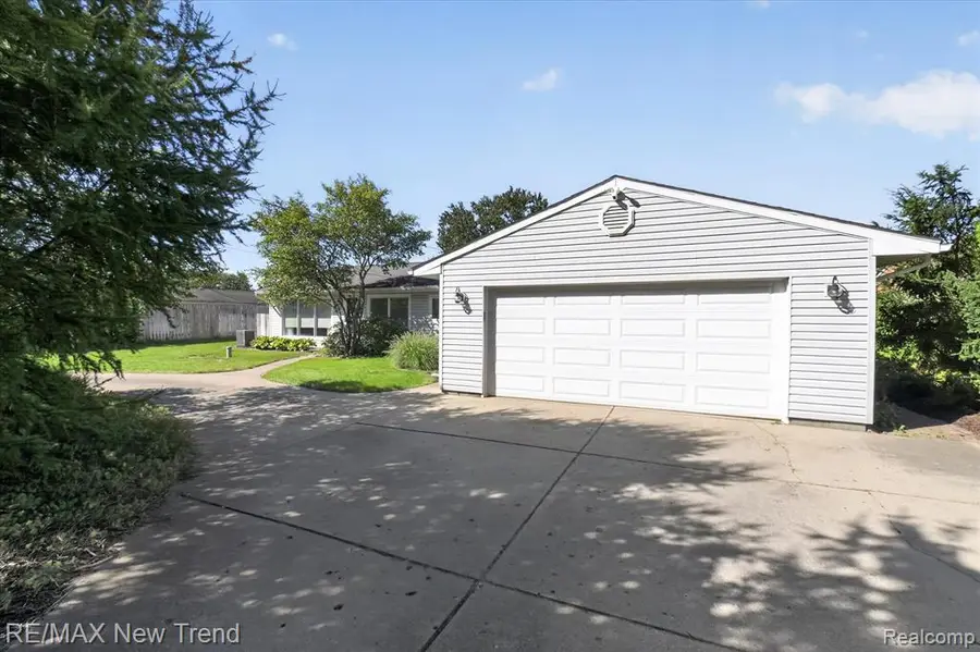 2529 S Commerce, Wolverine Lake, MI 48390 - #3